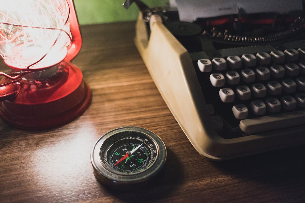 компас, печатная машинка, фонарь, ретро, антиквариат
