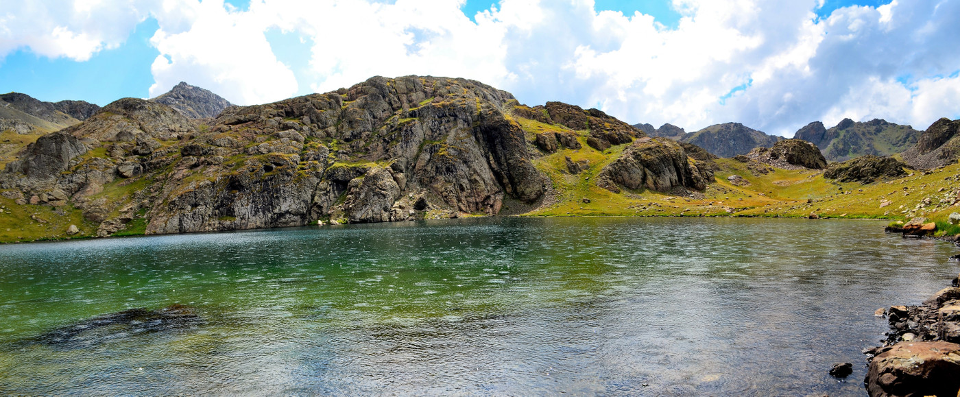 скалы, вода, зеленые