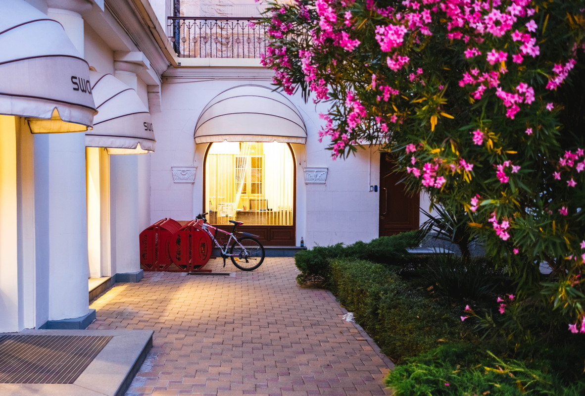 архитектура, велосипед, цветы, огни, окно