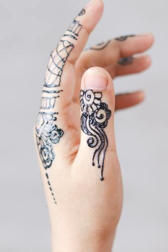 руки, рисунок хной 