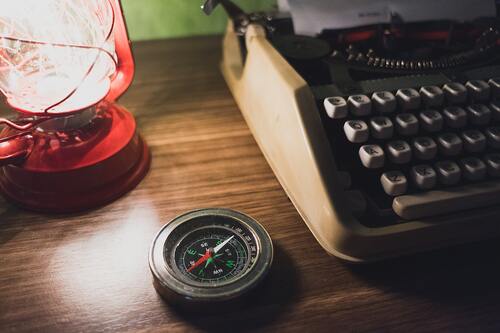 компас, печатная машинка, фонарь, ретро, антиквариат